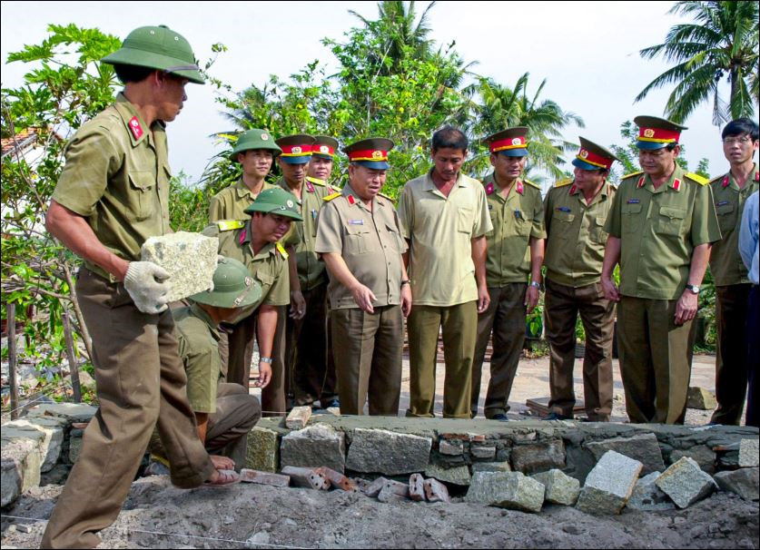 Đại tướng Lê Văn Dũng trưởng thành trong chiến đấu, nghĩa tình bền sâu